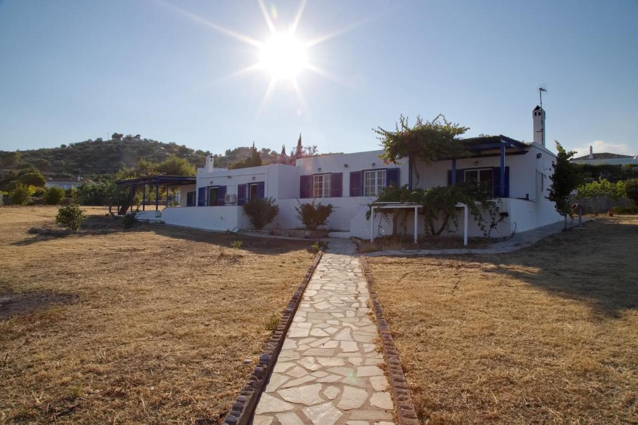 Aroura Homes 4Br Beachfront Villa Spétses Dış mekan fotoğraf