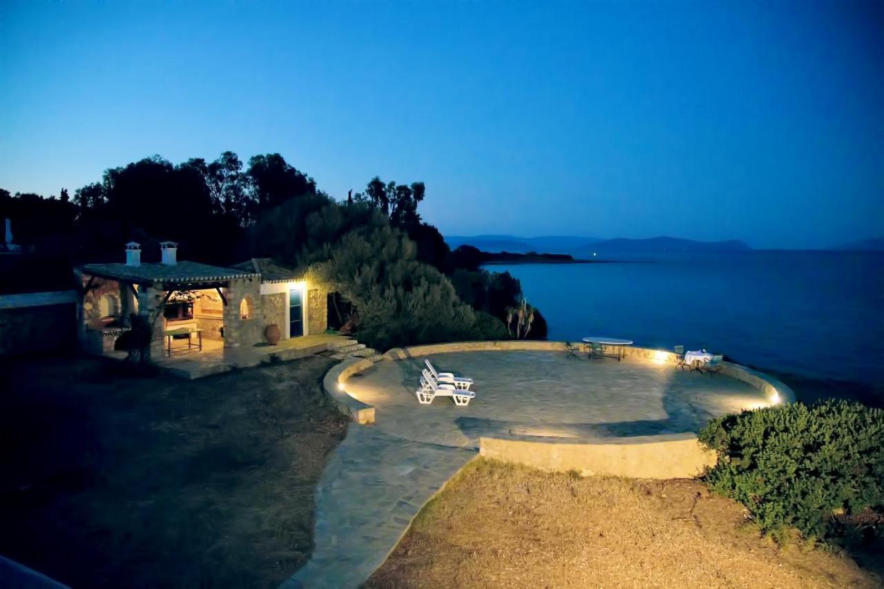 Aroura Homes 4Br Beachfront Villa Spétses Dış mekan fotoğraf