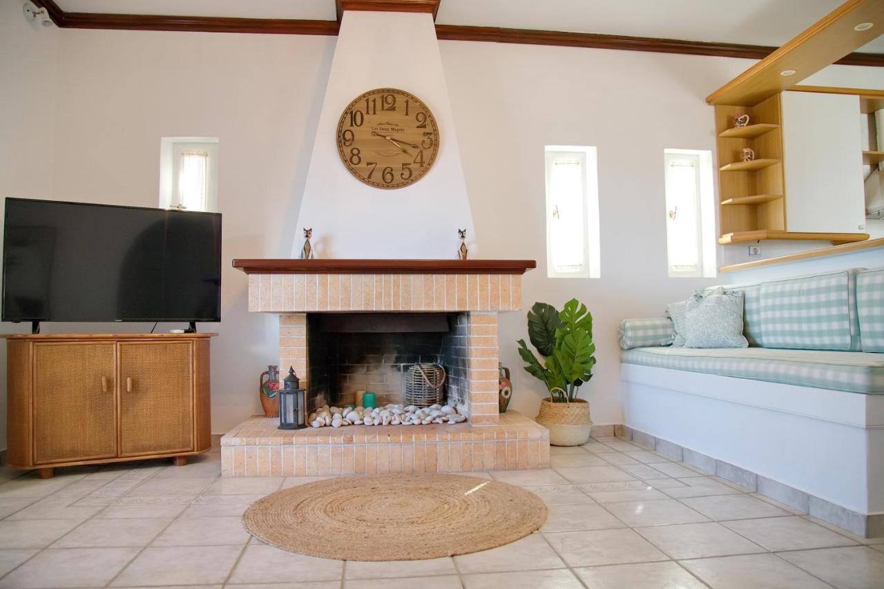 Aroura Homes 4Br Beachfront Villa Spétses Dış mekan fotoğraf