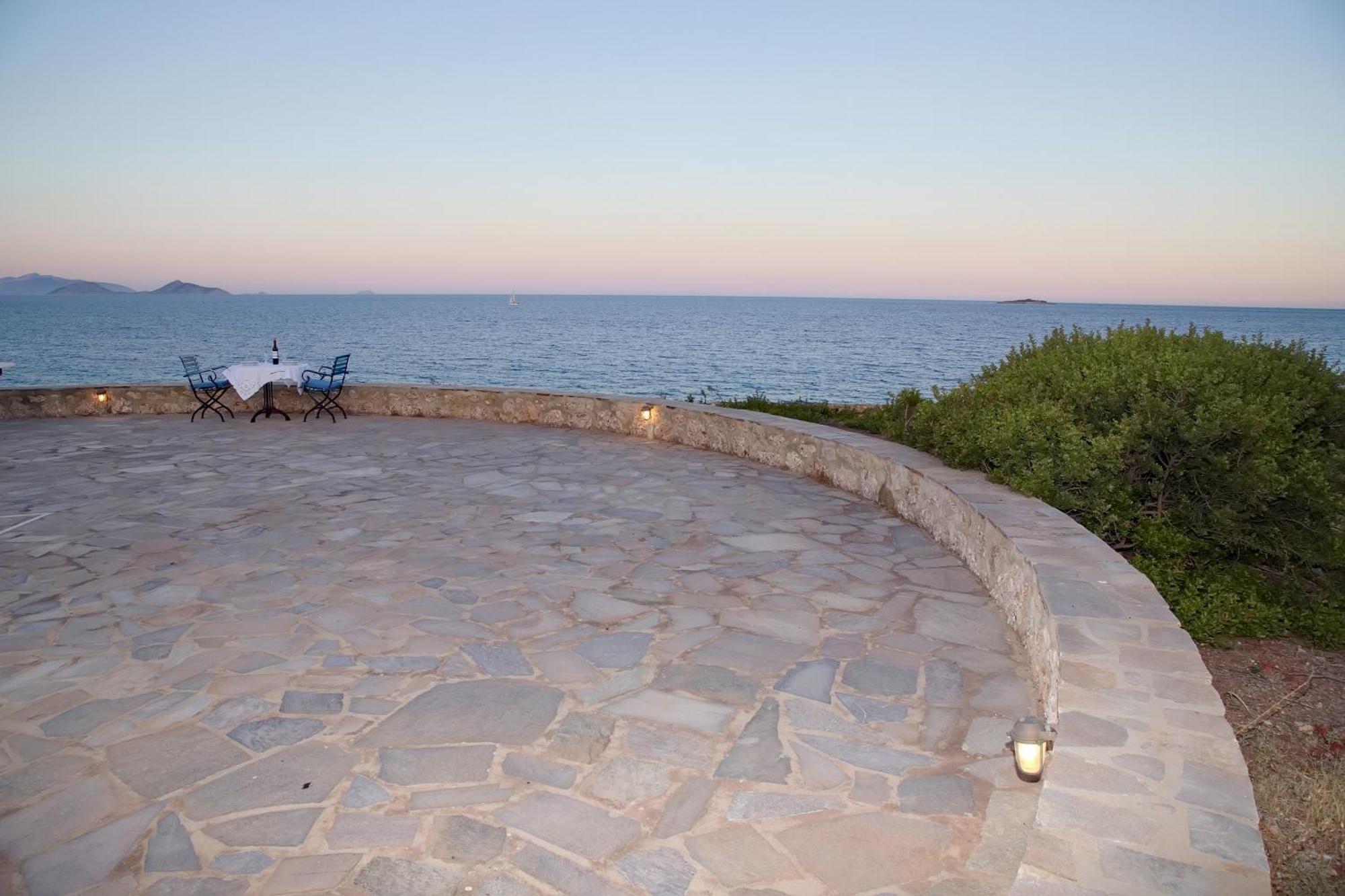 Aroura Homes 4Br Beachfront Villa Spétses Dış mekan fotoğraf