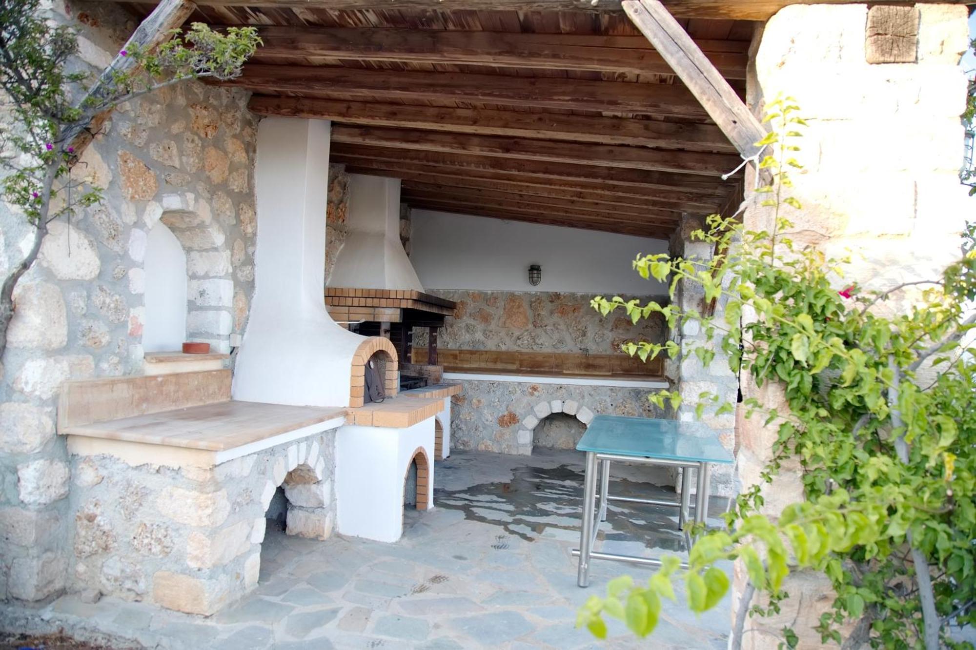 Aroura Homes 4Br Beachfront Villa Spétses Dış mekan fotoğraf
