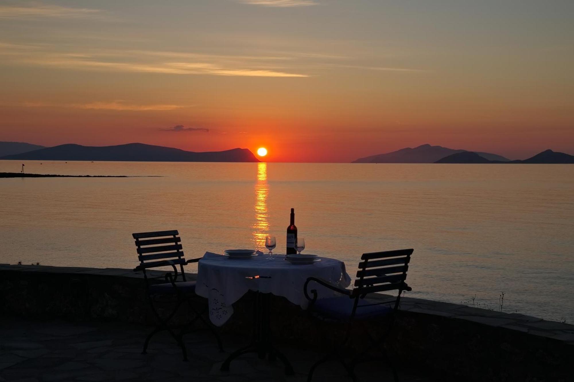Aroura Homes 4Br Beachfront Villa Spétses Dış mekan fotoğraf