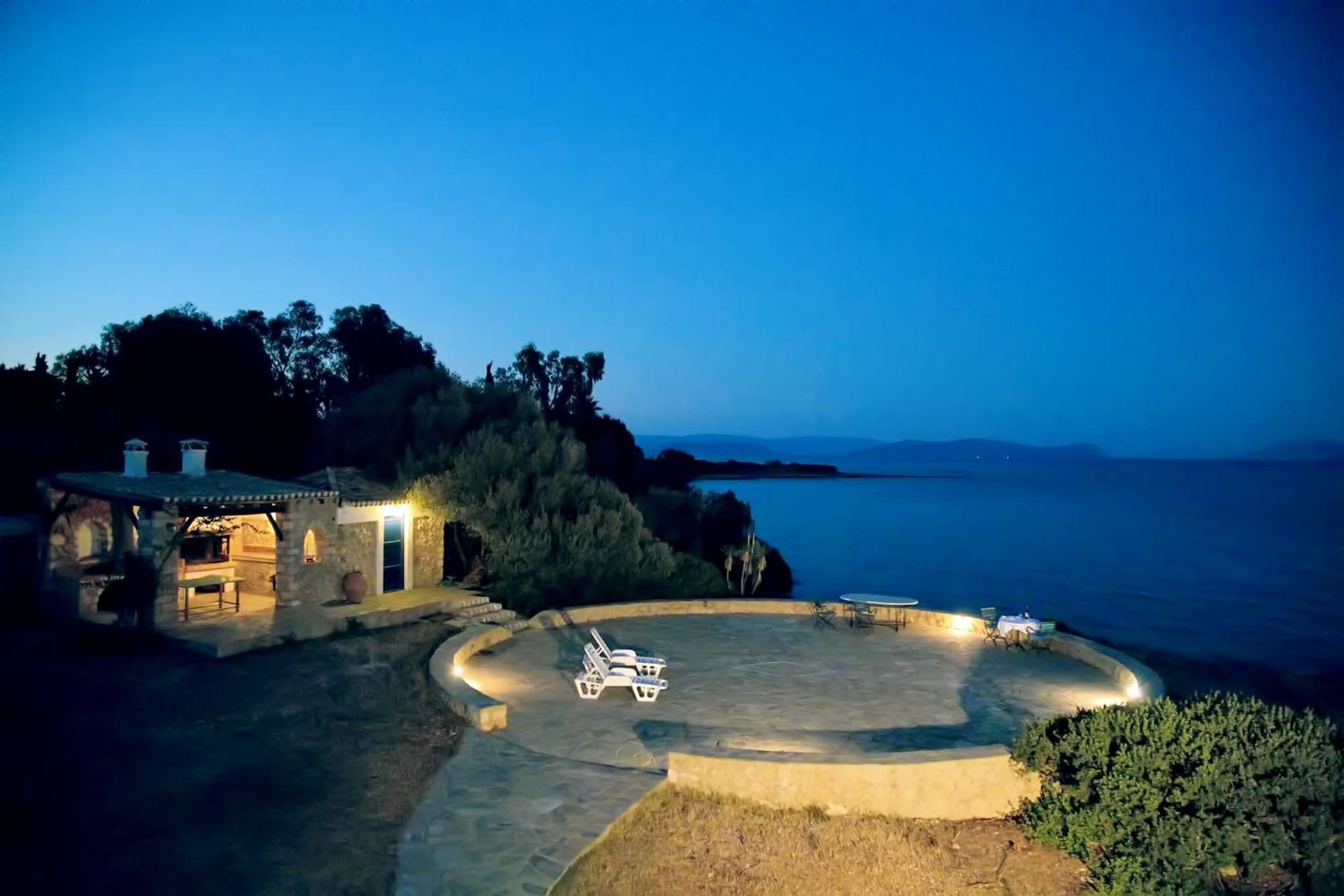 Aroura Homes 4Br Beachfront Villa Spétses Dış mekan fotoğraf