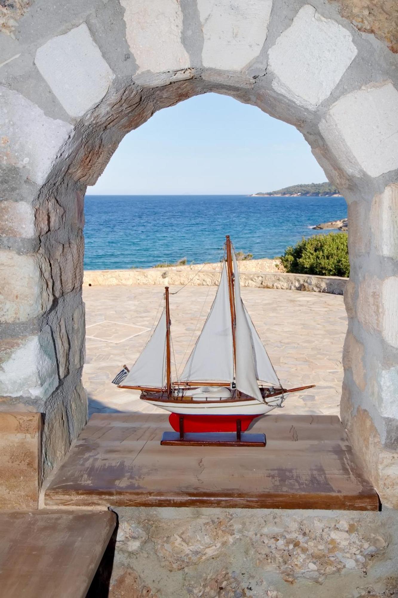 Aroura Homes 4Br Beachfront Villa Spétses Dış mekan fotoğraf