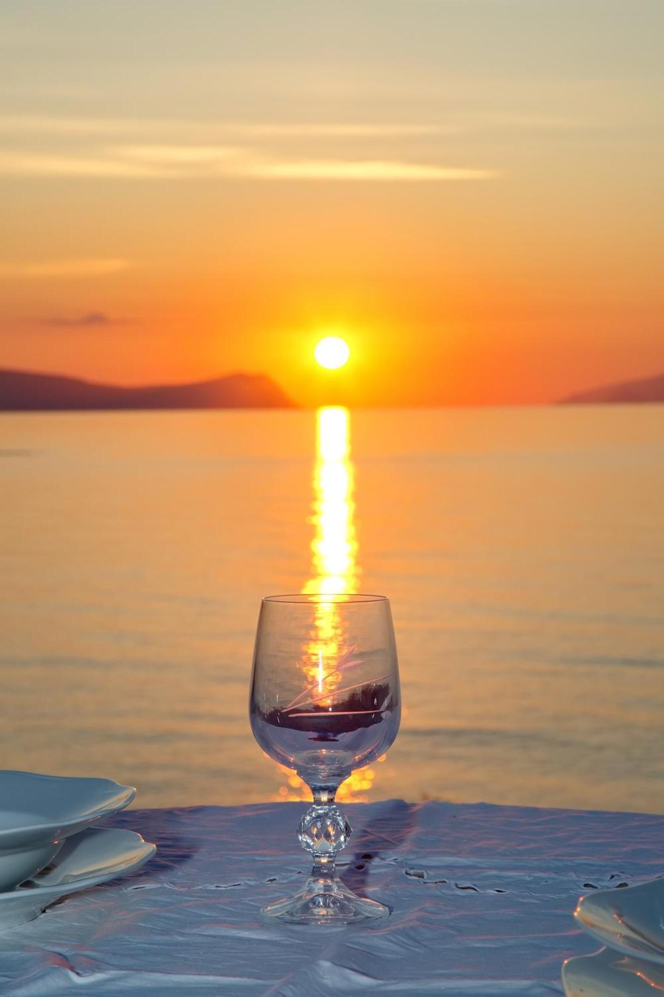 Aroura Homes 4Br Beachfront Villa Spétses Dış mekan fotoğraf